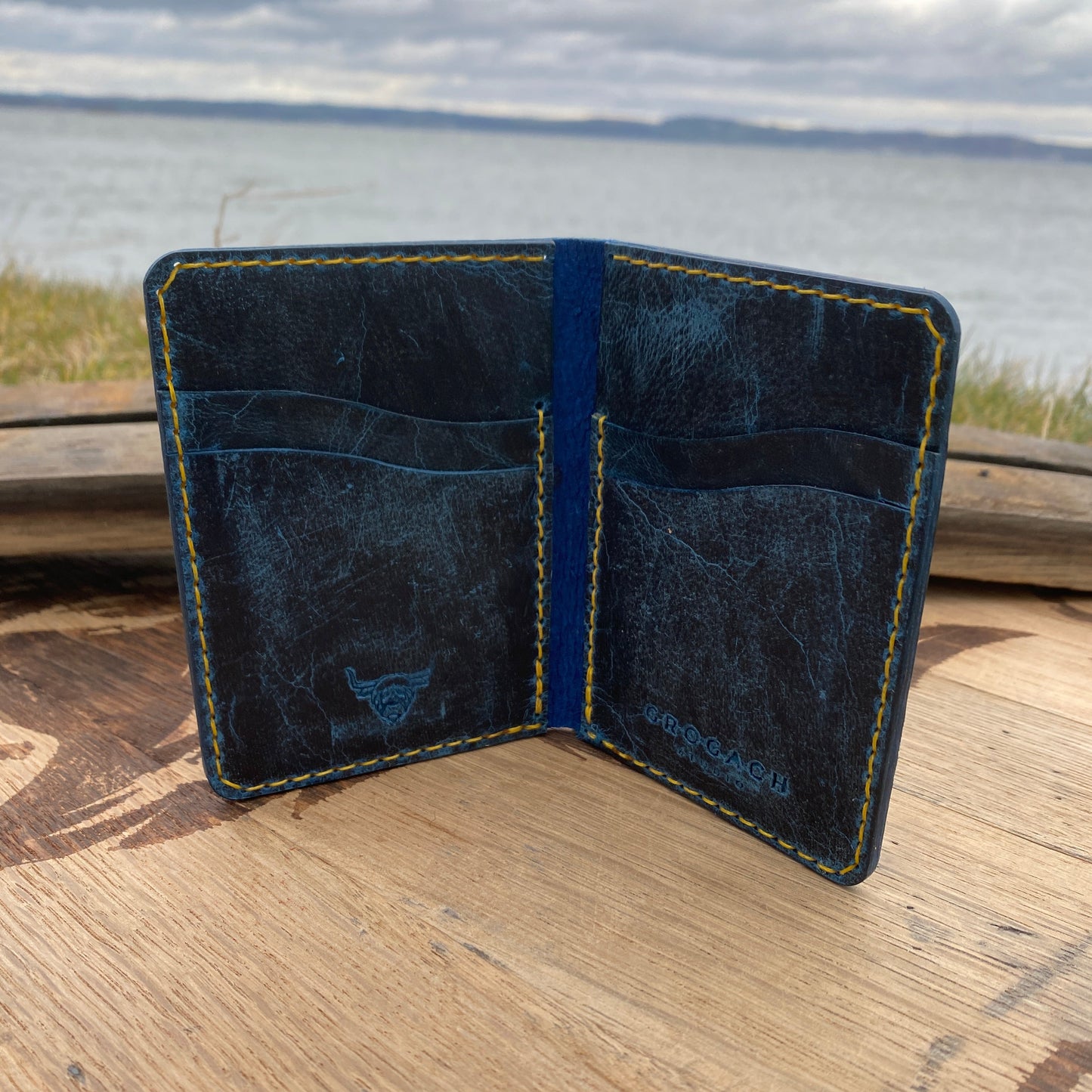 Slim bi-fold wallet (Mad Dog)